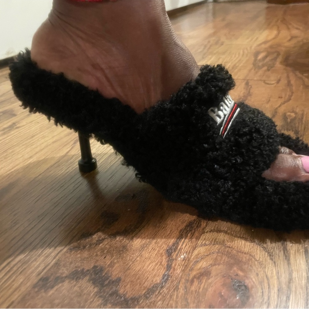 Balenciago Campaign Logo Faux Shearling Slide Sandal (Women)
Size 10
NWOT - Picture 10 of 10